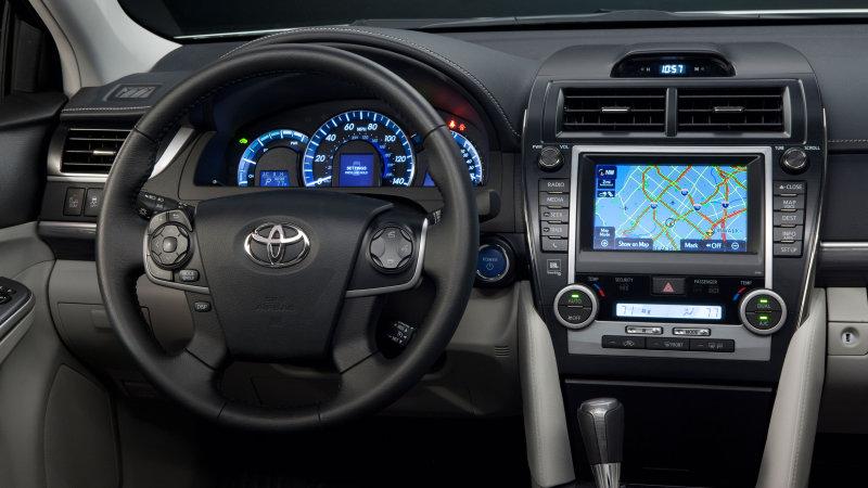 DentShopPDR's tweet image. @Toyota chooses to go a different route...do you agree with the choice? #smartphoneintegration aol.it/1P6pDHN