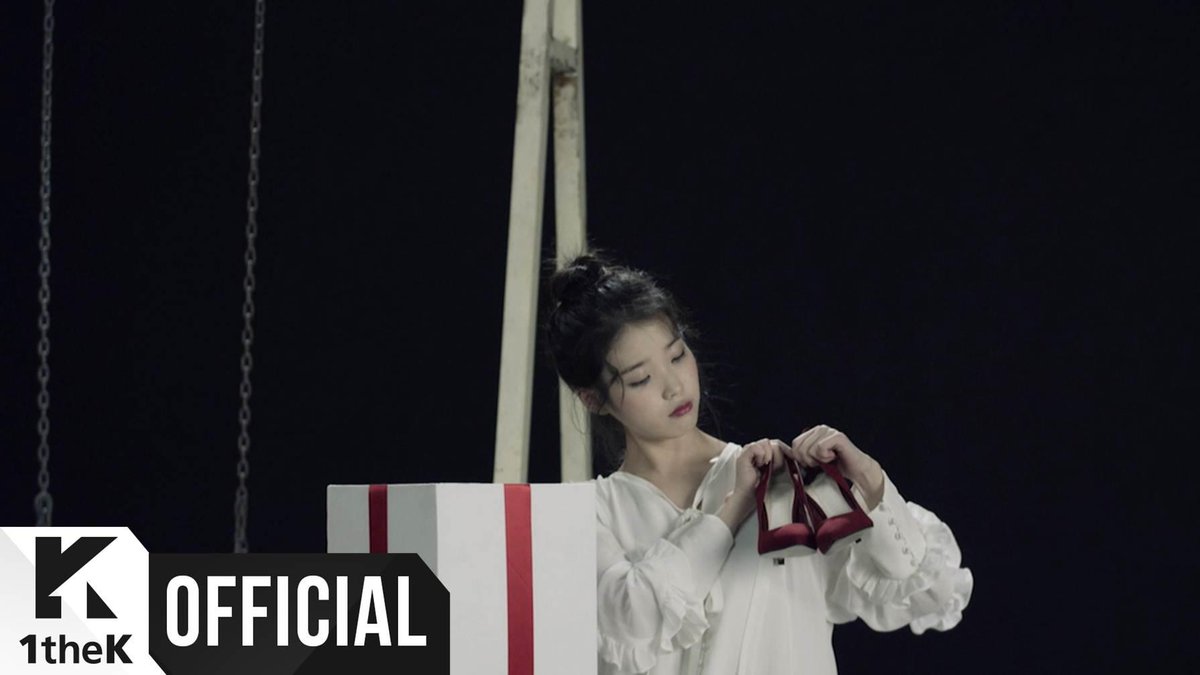 1theK's tweet image. [Teaser] #IU(#아이유)-'#Shoes(#새신발)'▶goo.gl/bm0aOZ