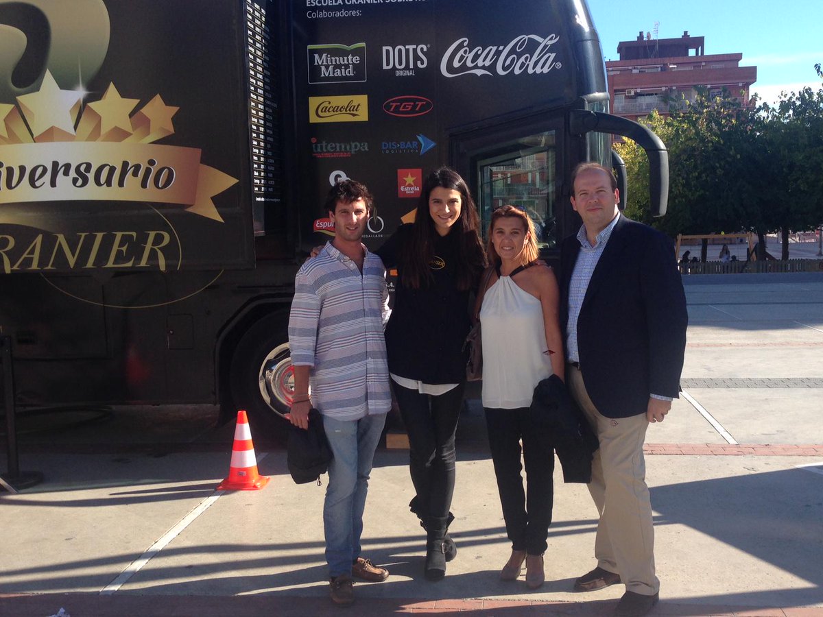 Pascual's tweet photo. .@Bezoya_Agua colabora en la formación que @EscuelaGranier está dando a sus franquiciados en el #Granierbus 🚚🚌 http://t.co/DU7hpvG6Qq