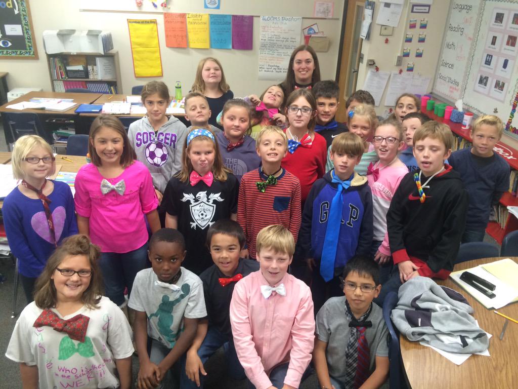 KenstonKIS's tweet image. Bow tie Thursday with Mrs. Beynenson! #community #bowtiethursday #classyclass #KISspirit