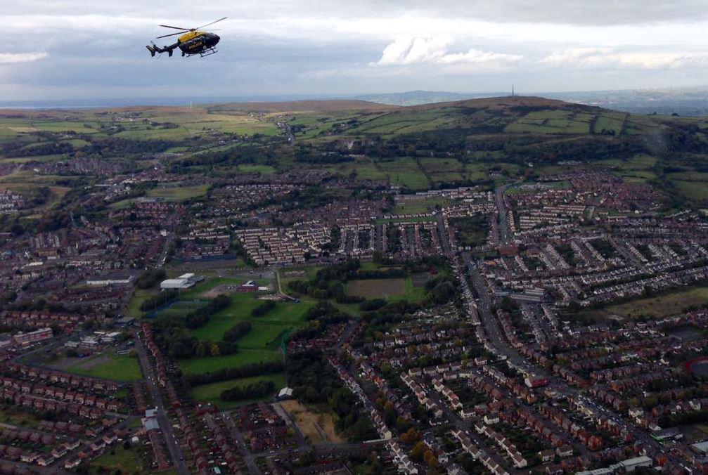 PSNIAirSupport's tweet photo. 2/2 #PSNIAirSupport helping @PSNIBelfastN in #KeepingPeopleSafe http://t.co/FBPXmgCpDf