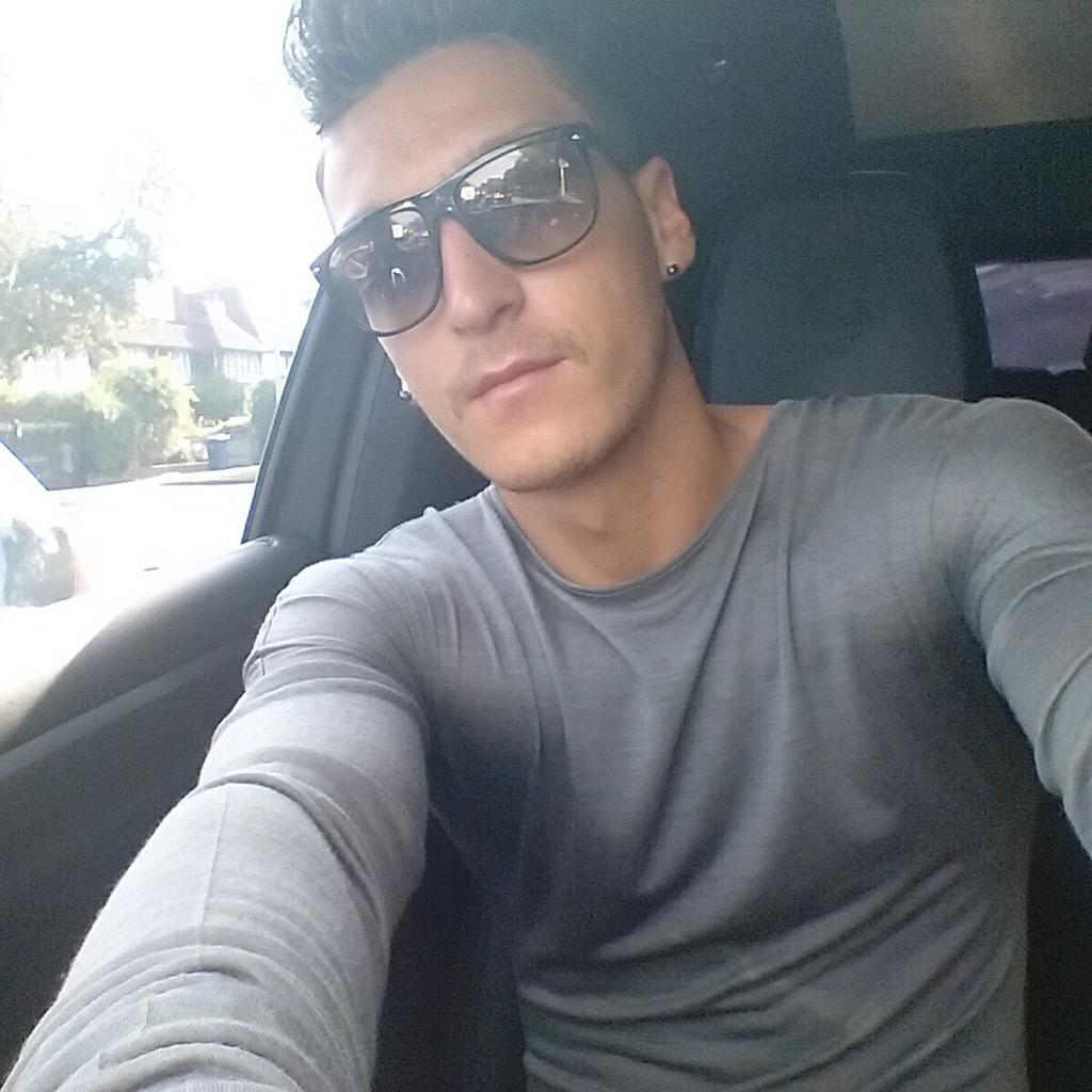 I know that I don\t support Arsenal but happy birthday to mesut ozil   