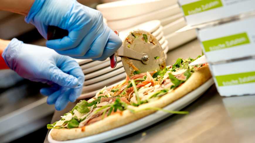 Une pizzeria d'Avignon se mobilise ce soir pour offrir un repas chaud aux personnes sans-abri buff.ly/1PjvRqH