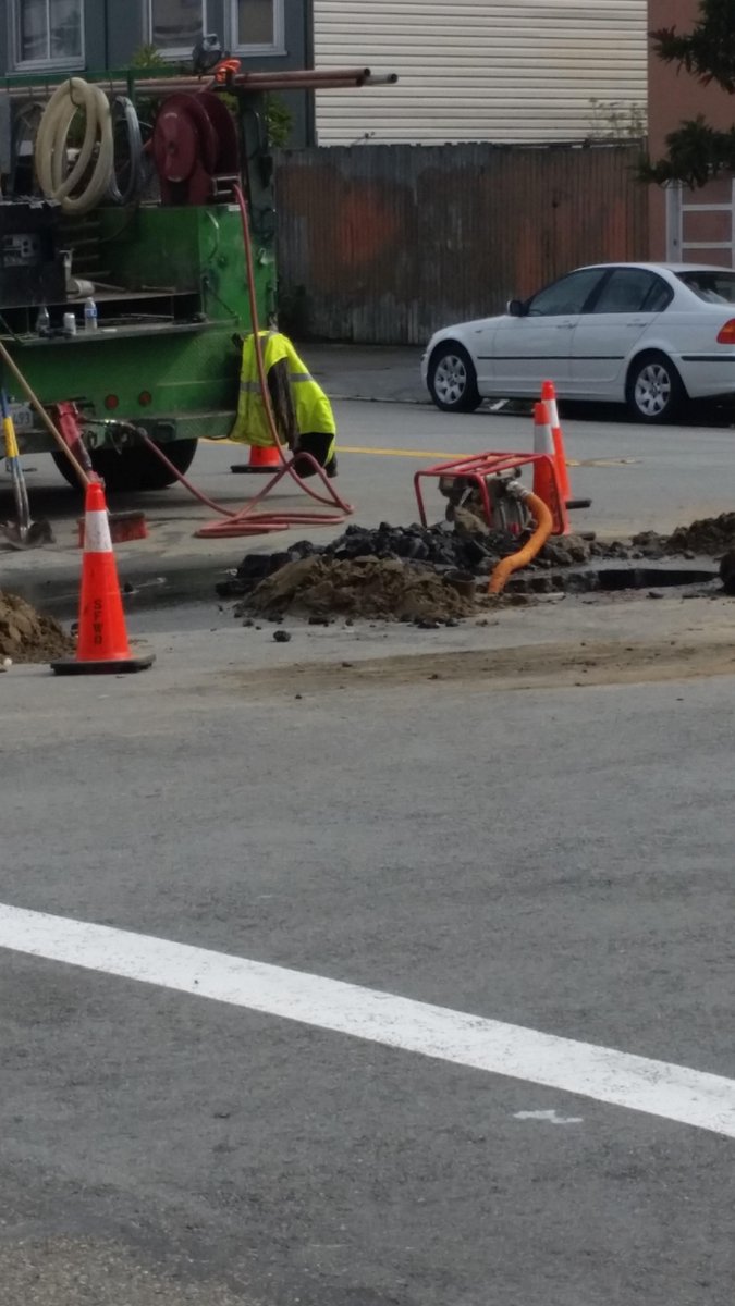 makawahi's tweet photo. @richmondsfblog Mainline pipe break on Balboa at 20th Ave. No water on 20th and likely on Balboa too. http://t.co/8CAeRZLlNg