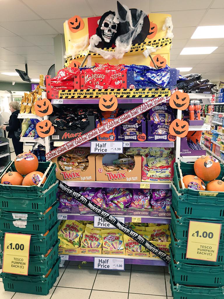 DatchetExpress's tweet image. 👻💀🎃🍭- Come and get all your Halloween sweets and treats from us at Datchet!! 👻💀🎃🍭 #teamdatchetdoeshalloween