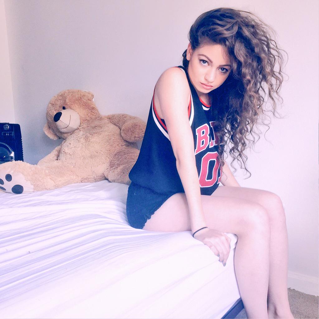 dytto on Twitter.