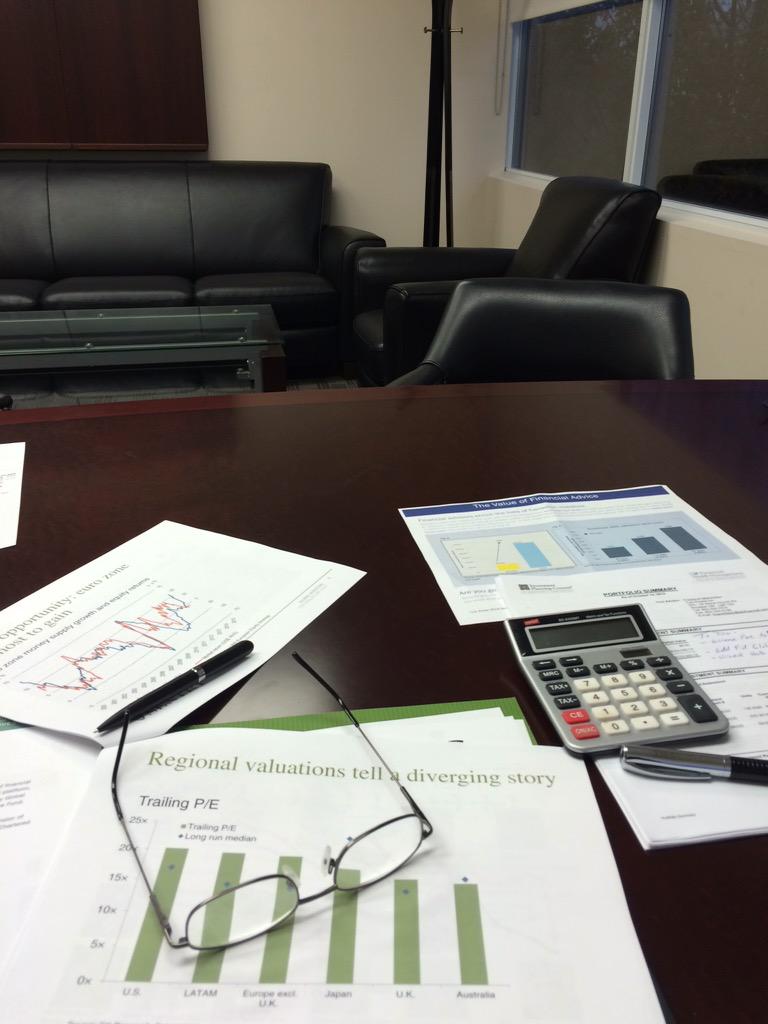 FM_TwoRoads's tweet image. Another late day at the office. I love my job! #Markets #investments #clientinteraction #FinancialPlanning