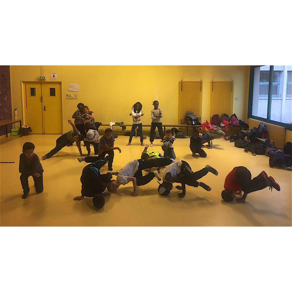 Il y a des jeunes au pont de witry qui se débrouille pas mal au atelier périscolaire ;) #reims  #breakdance