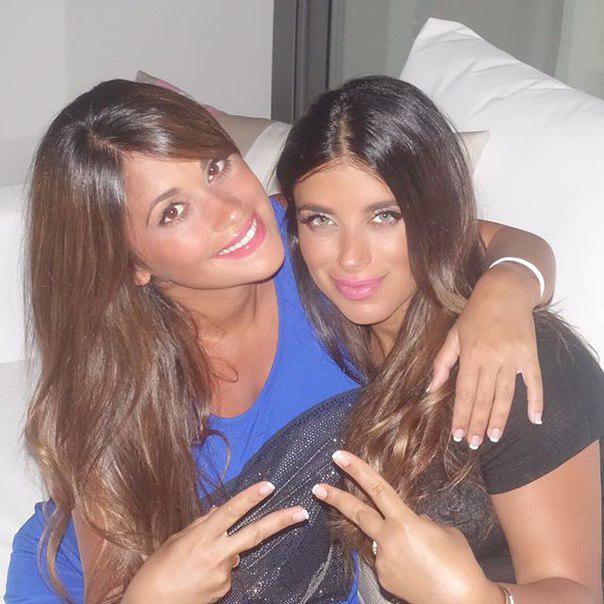 mesqueunclub.gr: Antonella Roccuzzo and Daniella Semaan