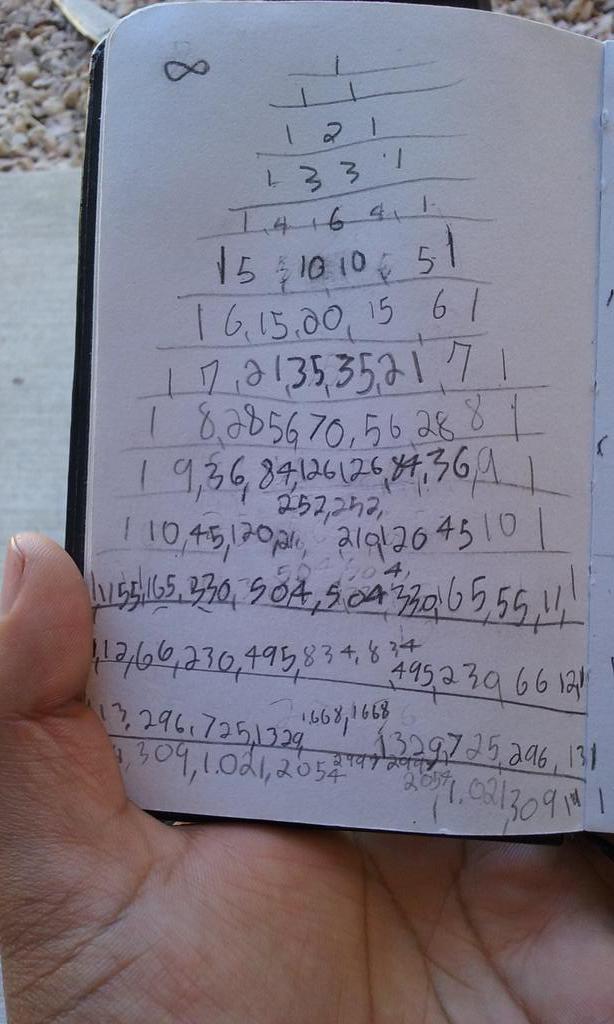 988EXCarlos's tweet image. I&apos;m board and I started doing #PascalsTriangle #Math