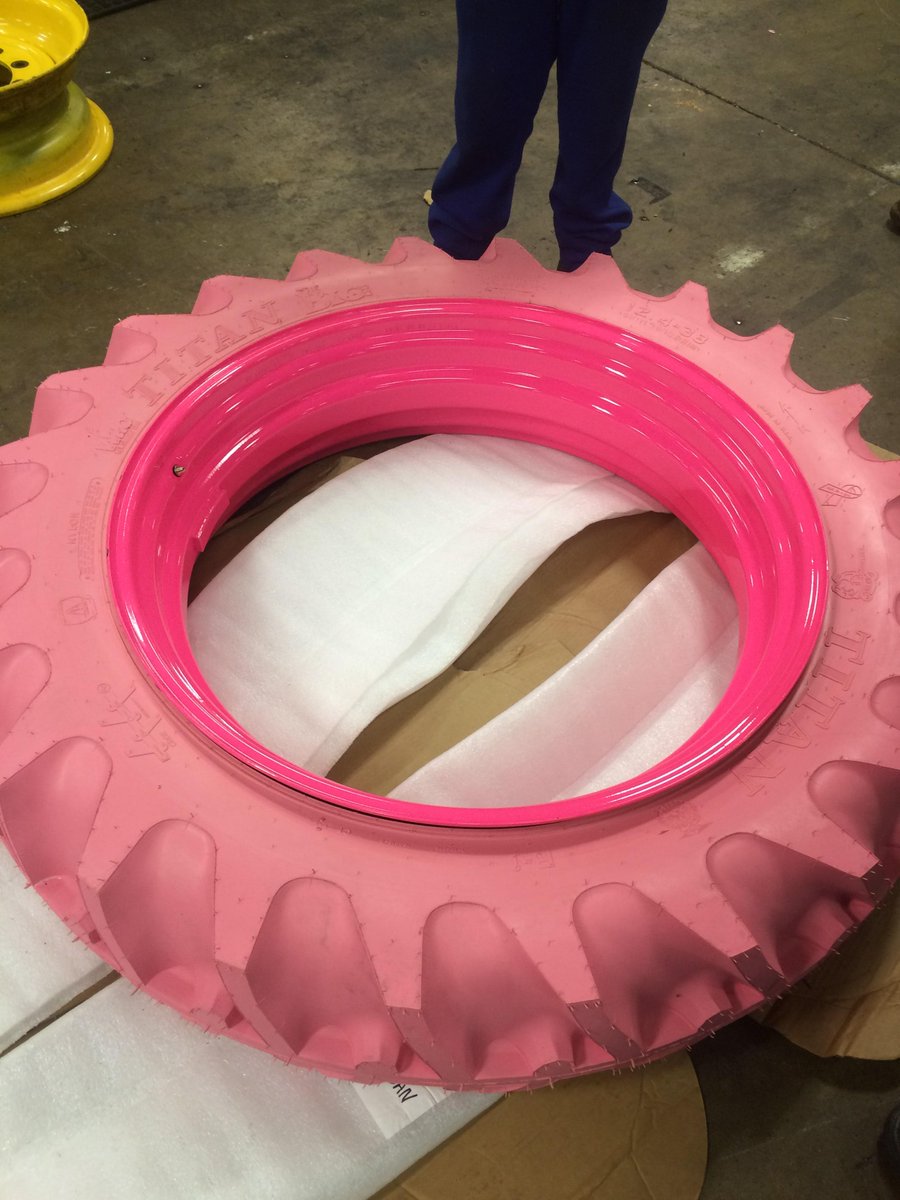 Another picture of @quinnwho's new pink tires for his <a href="/JohnDeere/">John Deere USA</a> 60 #BreastCancerAwareness <a href="/titan_tire/">Titan International</a>