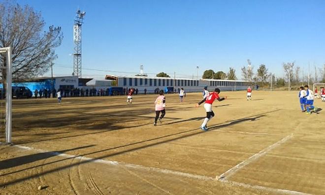 SOLOFUTBOLBASE's tweet photo. EL CAMPO DE LA @udcasetas  CERRADO. APOYEMOS TODOS A ESTE HISTORICO CLUB
http://t.co/6u5oPj7NBo http://t.co/cVi62TlDmX