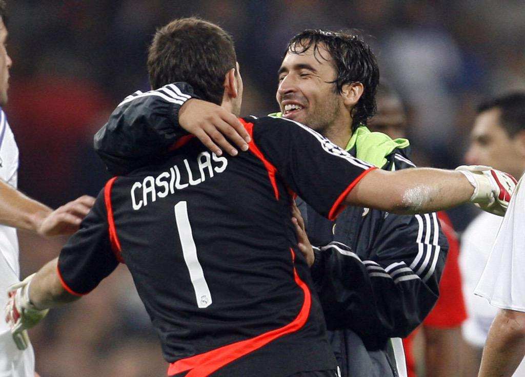 SiempreCasillas's tweet photo. Imágenes que remueven muchos sentimientos.RAÚL anuncia su retirada,pero ya es una leyenda eterna.🙏🏼 #YoViJugarARaul http://t.co/2VsB8qMRrm
