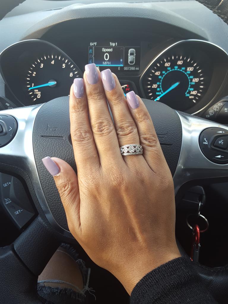 3CityGirlsNYC's tweet image. Loving this color by @essie #BangleJangle 
#Blogger #Nails #Style