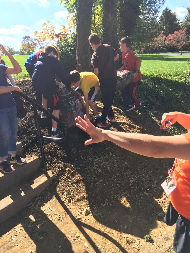 kbowyer5th's tweet photo. Saving our Steps #5thgradeErosionExplosion http://t.co/TYD3DnoeoN