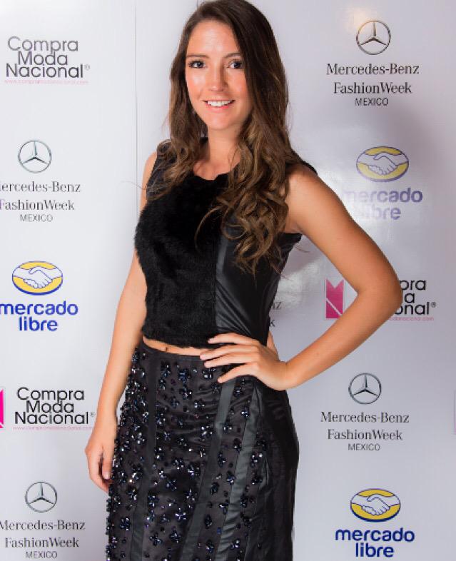 ML_Moda's tweet photo. Apoyando el diseño nacional @majocastrof en el pabellón @modanacional dentro de @fashionweekmx #MLModa #MBFWMx http://t.co/eoutOGvuiV