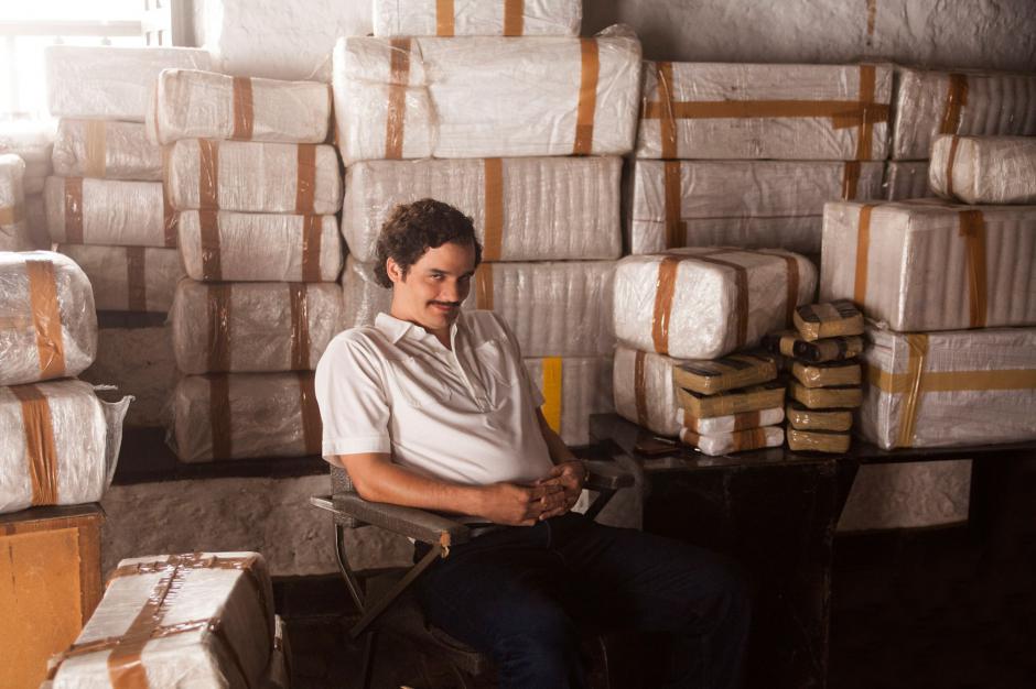 _francis_T's tweet photo. Dat pablo's #smile #narcos #netflix http://t.co/YZTS4uhNtu