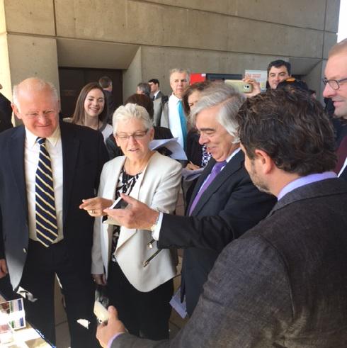 WhiteHouseCEQ44's tweet image. Today @ErnestMoniz @GinaEPA  @Utech44 talked w companies taking new steps to #ActonClimate 1.usa.gov/1k7Nrky