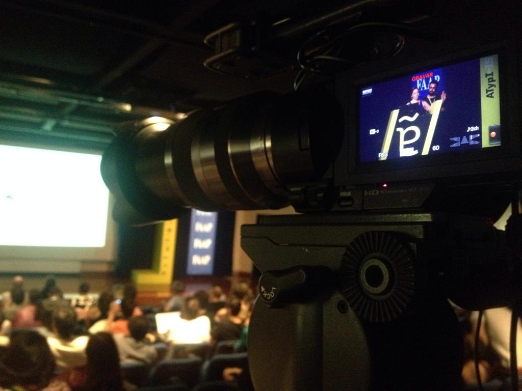 Rafaelealb's tweet image. Working...  #ATypI2015 #FAAP #Sony