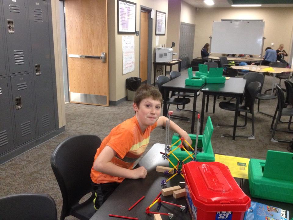 clayryoung's tweet image. Creating the tallest tower. #smsmakerspace