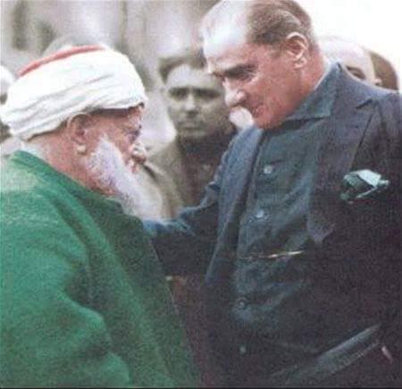 Öğle namazı kaç rekat? 4 rekat?! Allah kabul etsin, alalım bu arkadaşı