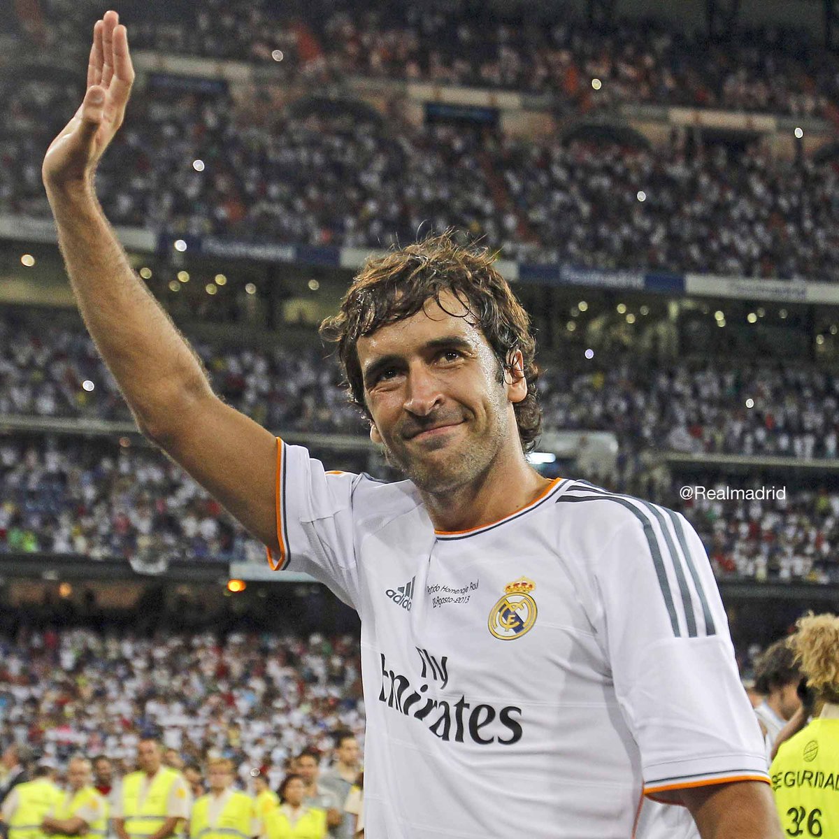 🌟⚽️🙏

Raúl cuelga las botas tras un carrera deportiva excepcional. Leyenda

#RMHistory #HalaMadrid #tbt