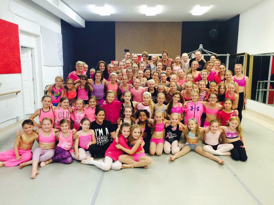 CarleighPlarske's tweet image. dancers against cancer🎀 #circleofhope #mldr