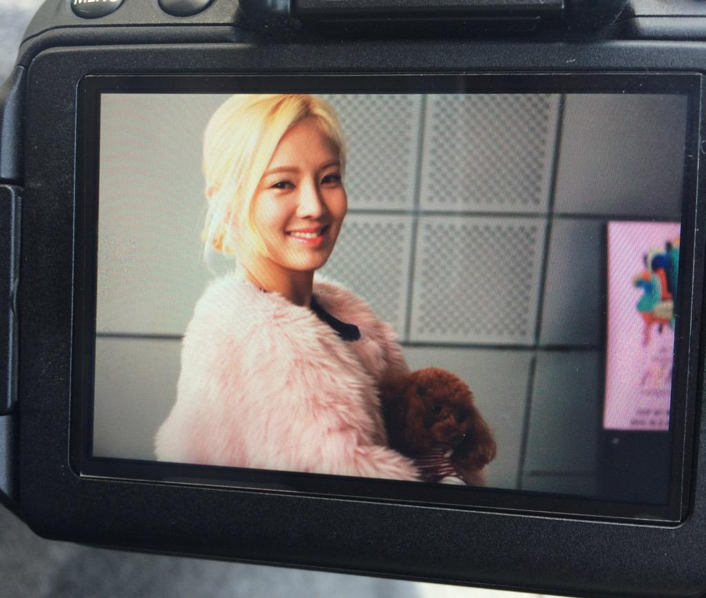 [PIC][16-10-2015]HyoYeon tham dự "Hera Seoul Fashion Week 2016SS Fleama Donna Collection" vào sáng nay CRZ8I7MUwAAY-Hj