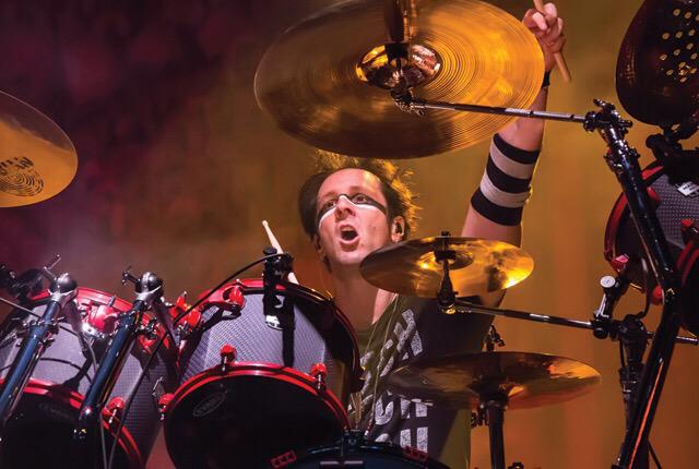 jammit_app's tweet image. A true ROCK HERO: @Glen_Sobel fills in for @MrTommyLand in Buffalo. Way to go Glen! Get better soon, Tommy! 🎶