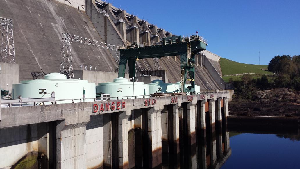 MagicBandRadio's tweet photo. Had to take a dam tour today.. a tour of the Hartwell Dam that is. Got to walk in a 24' dia penstock. #engineerfun http://t.co/7BnGcuzXtP