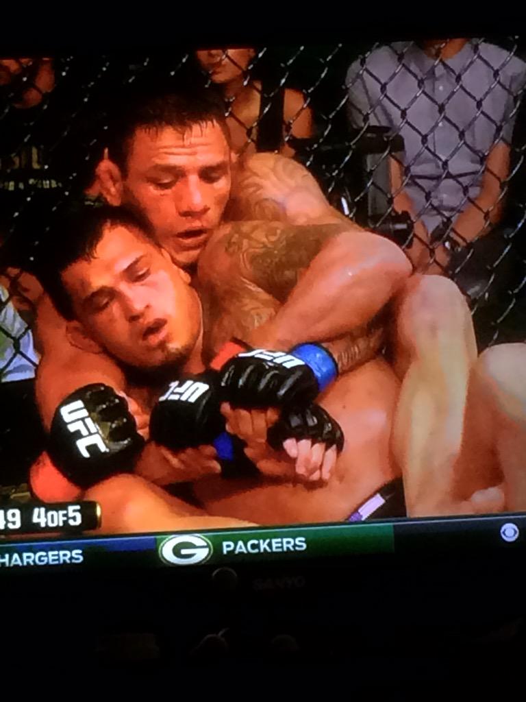 gregjay1998's tweet image. Watching the replay of @RdosAnjosMMA dominant victory at #UFC185 in to win the lightweight title.