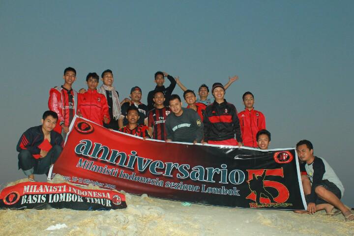 Anniversary Milanisti Sezione Lombok Ke-5 di Pulau Kenawa Kab.Sumbawa NTB..
#milanistisezionelombok
#basislotim
