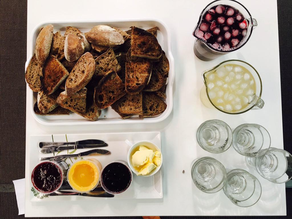 GJsAgency's tweet image. Yum brekkie courtesy of Anathoth Farm and Barker’s of Geraldine! #barkersofgeraldine #batchmade