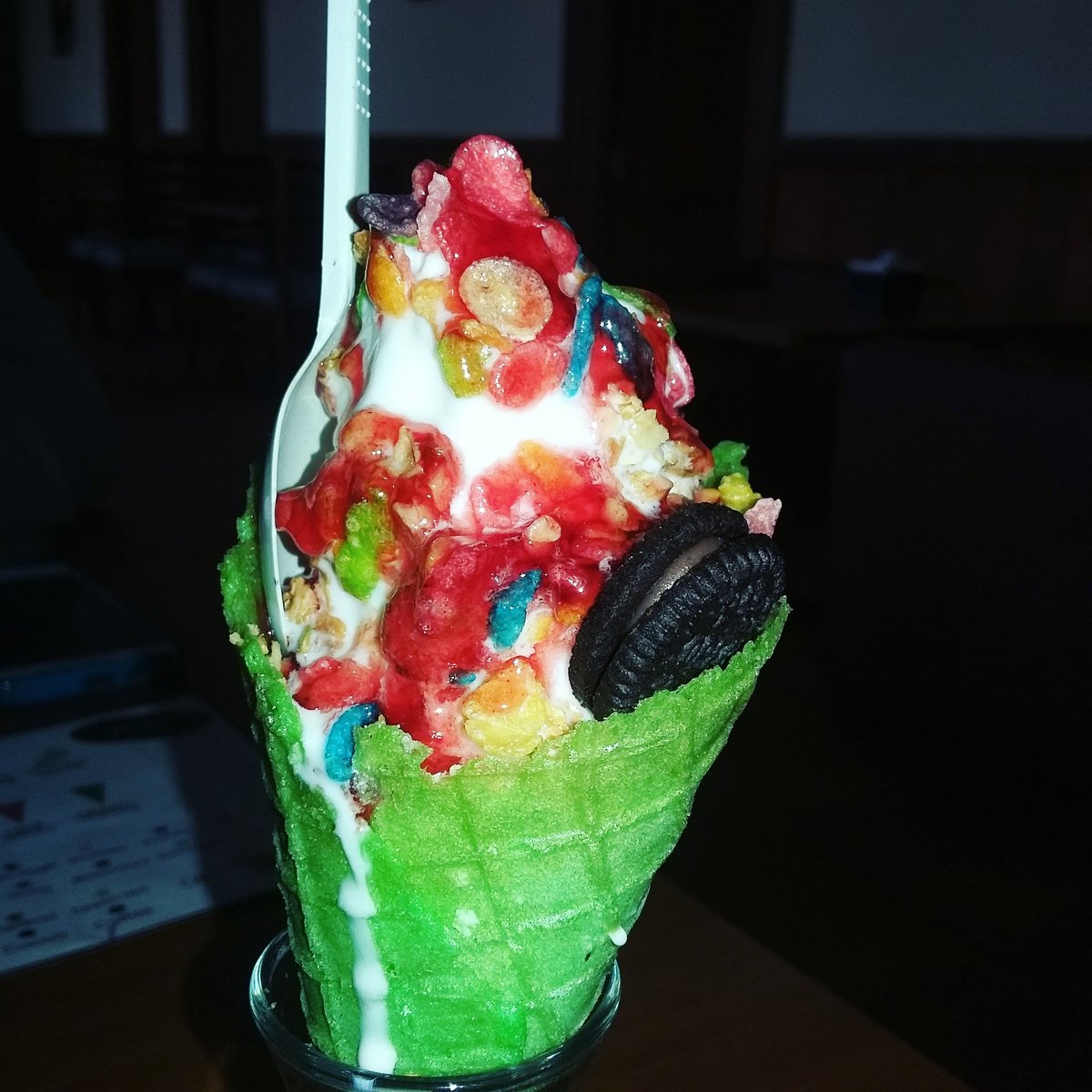 Ice cone green waffle with strawberry toping (20k) di karas cream (dpan sman 10 bdl) ... cuussss