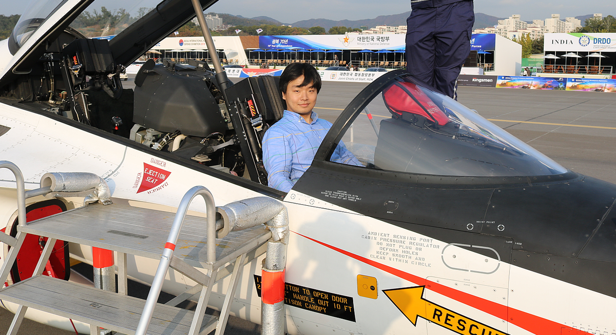 ZerialLim's tweet photo. 안구테러를 끝으로 #ADEX2015 사진전 종료 https://t.co/sqMMe4mFXI