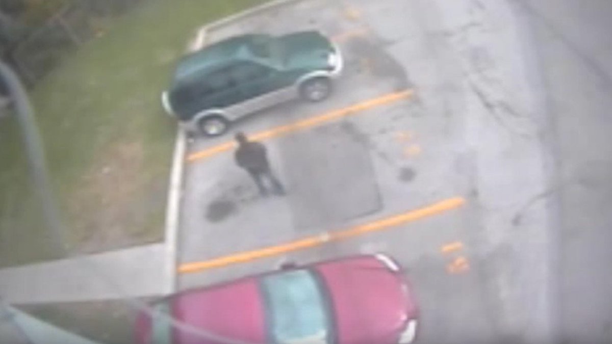 CTVToronto's tweet image. Security video released in boy's attempted abduction: ow.ly/TKWgd