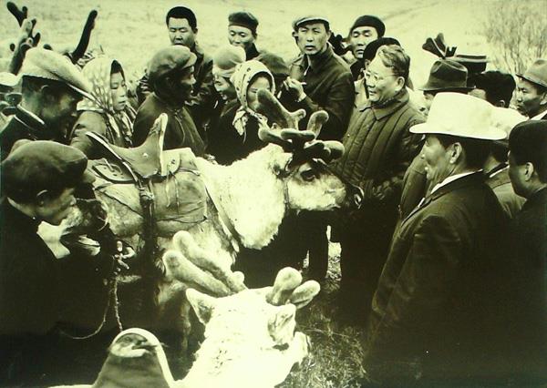 Ерөнхийлөгч Ц.Элбэгдоржийг цаатан дээр очсон анхны төрийн тэргүүн гээд байлуу?