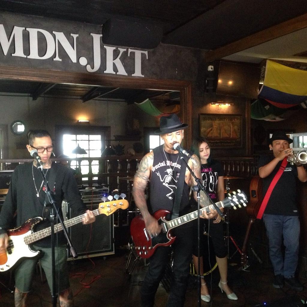 <a href="/JRX_SID/">JRX</a> <a href="/DEVlLDICE/">DEVILDICE</a>  sound check for Jägermusic tonight. #camdenjkt #jagermusic