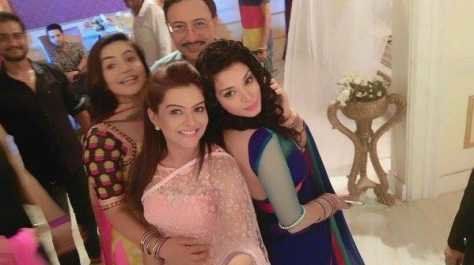 A talented & Beautiful cast  which we hardly see in shows now a days #DWTG #Sukirti #Meera #Shilpa #AnangDesai 👌😍