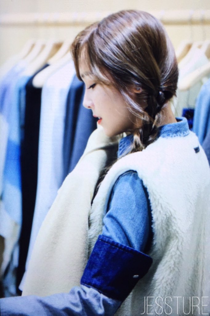 [PIC][23-10-2015]Jessica tham dự sự kiện của thương hiệu "MM6" vào chiều nay CR_RkuBU8AAqewl