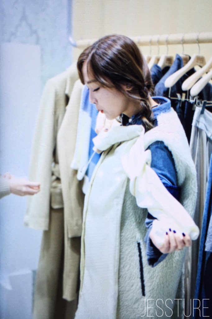 [PIC][23-10-2015]Jessica tham dự sự kiện của thương hiệu "MM6" vào chiều nay CR_RkuEVEAAs9by
