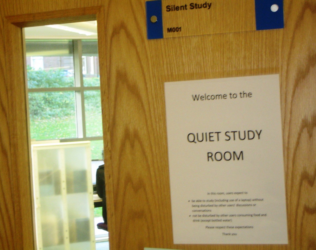 uwslib's tweet image. Where you can tuck yourself away at #dumfriescampus ... Desks with and without PCs for individual #quietstudy