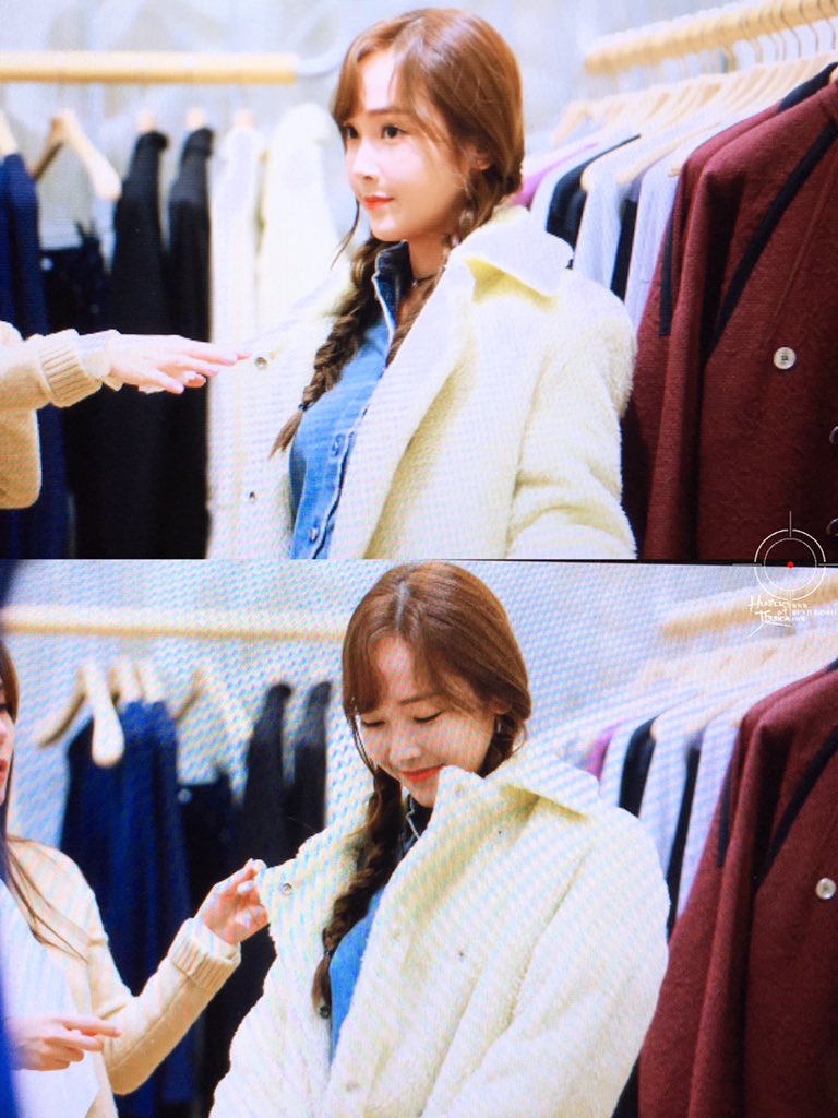 [PIC][23-10-2015]Jessica tham dự sự kiện của thương hiệu "MM6" vào chiều nay CR_TUE9UcAAEDJ8