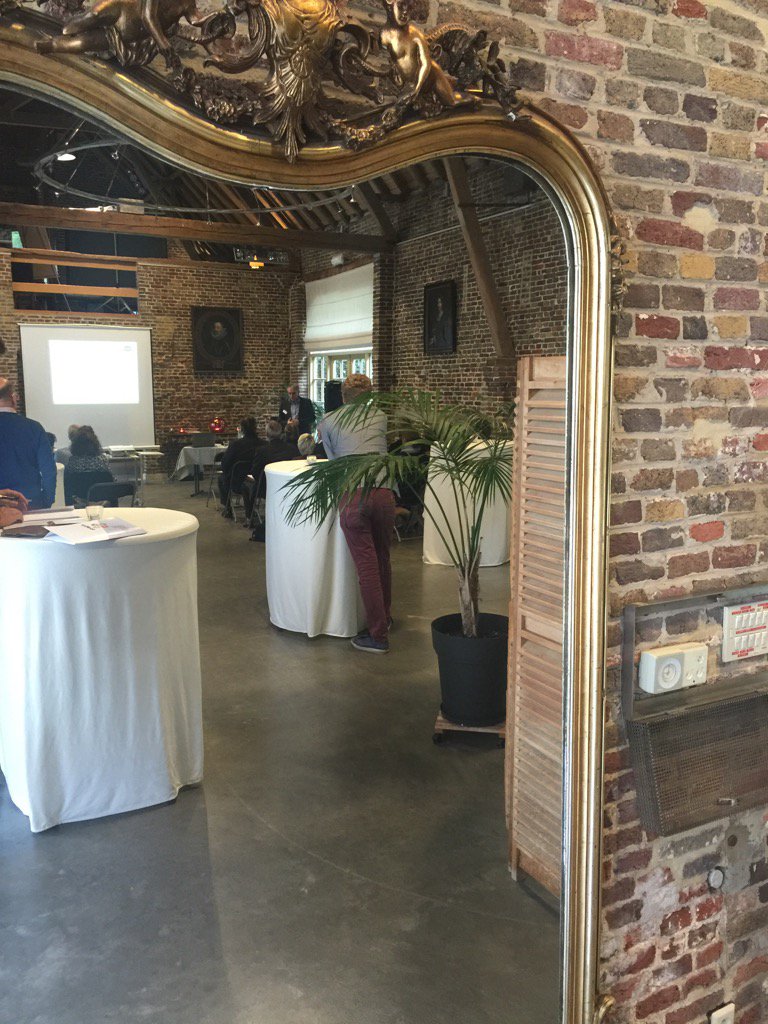 KarlMortier's tweet image. In de spiegel kijken rond leiderschap @QuattroDev event @carineverbelen