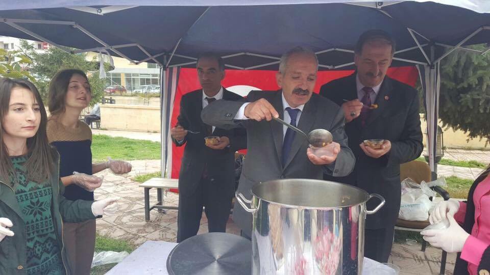 drkadrikaraoglu's tweet photo. Türk Dünyası Parkındaki standımızda,hemşerilerimize aşure ikram ediyoruz. https://t.co/h1pZGyDyqb