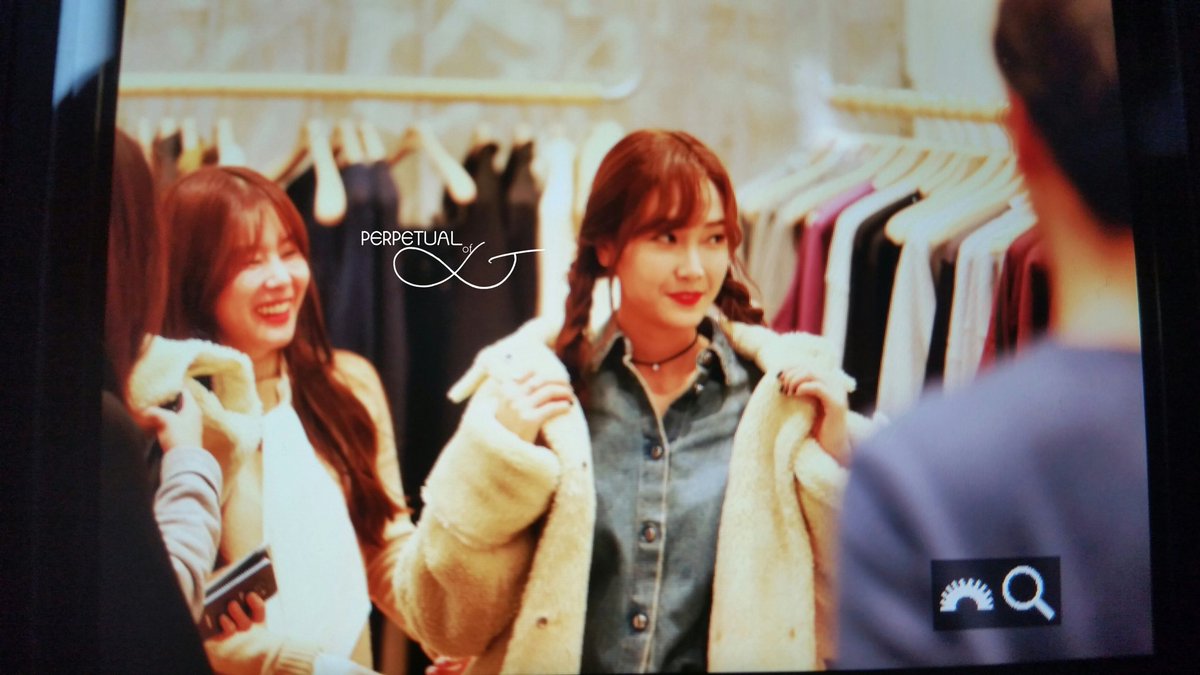 [PIC][23-10-2015]Jessica tham dự sự kiện của thương hiệu "MM6" vào chiều nay CR_b1ObUwAEoVcl