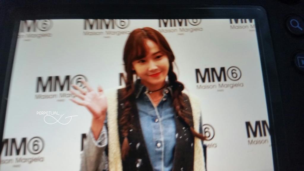 [PIC][23-10-2015]Jessica tham dự sự kiện của thương hiệu "MM6" vào chiều nay CR_bAWBUkAAvAGi