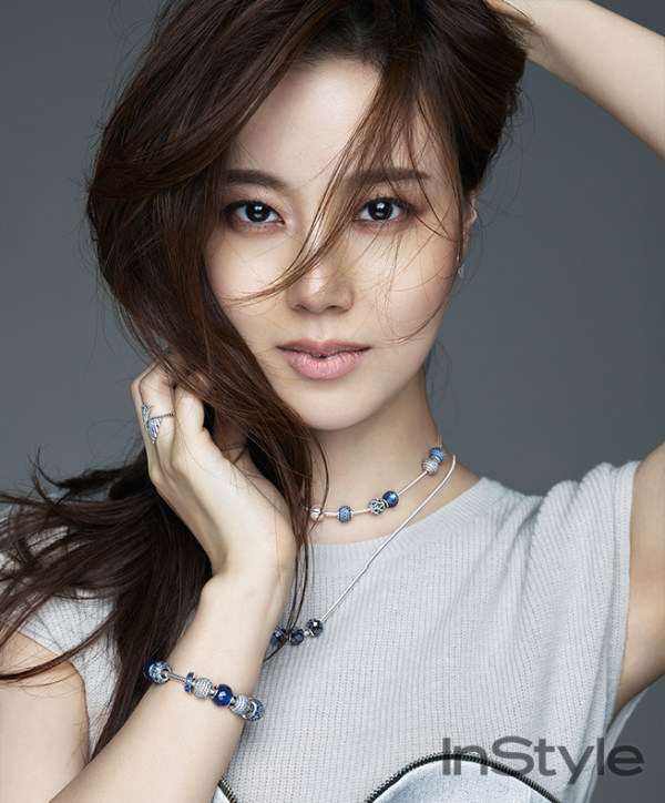 beadazzle1's tweet photo. Read here how #moonchaewon wears #pandora jewellery in her #InStyleBestDressed shoot! https://t.co/b1zW0AK0MI https://t.co/QHX118NMIm