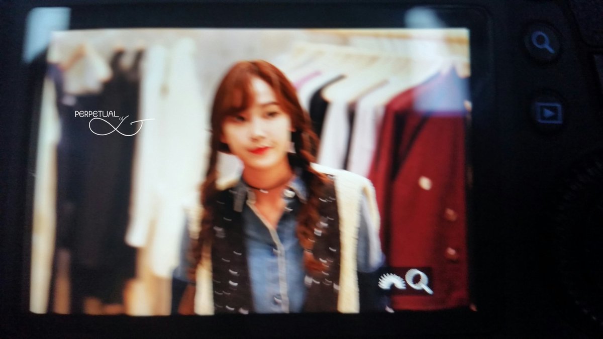 [PIC][23-10-2015]Jessica tham dự sự kiện của thương hiệu "MM6" vào chiều nay CR_buN2UYAAXaMf