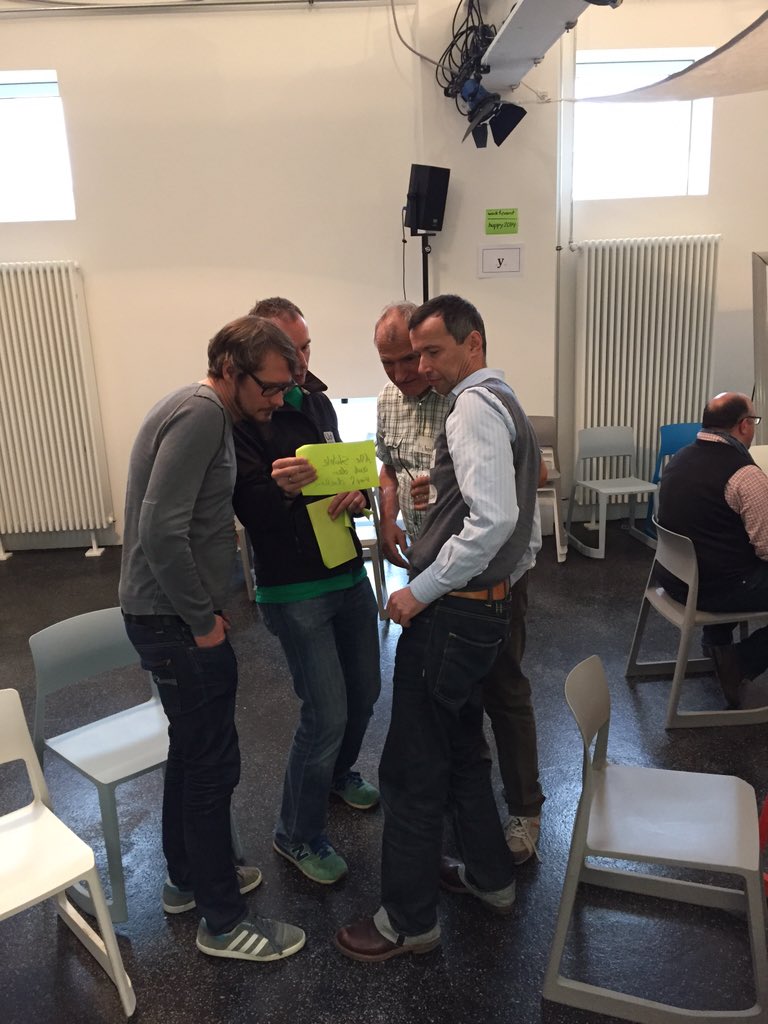 beyondagilecamp's tweet image. @udowiegaertner mit chairwars auf dem #beyondagilecamp